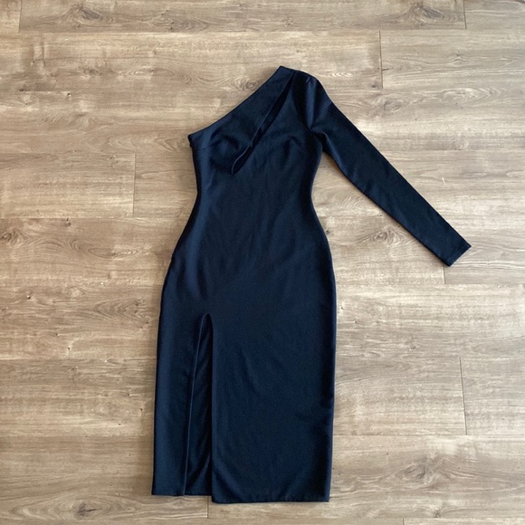 Hours one sleeved little black dress with high slit and asymmetrical bust cutout - Picture 4 of 7